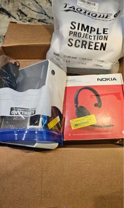 Fangor Movie Projector W/ Screen & Gaming Headset