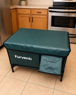 NEW Furventi Heated Indoor/Outdoor Cat House – Elevated & Insulated – $140 OBO