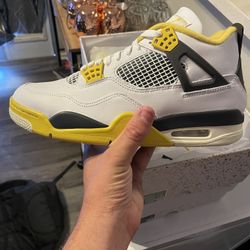 Jordan 4 Vivid Sulfur 