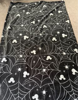 Like New Disney Mickey 🎃 Queen Blanket