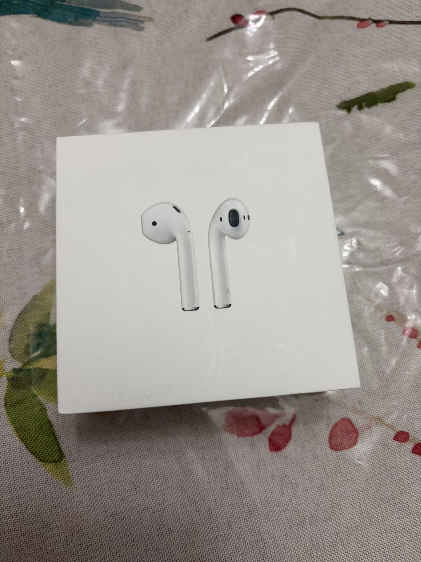 Apple AirPods With Charging Case