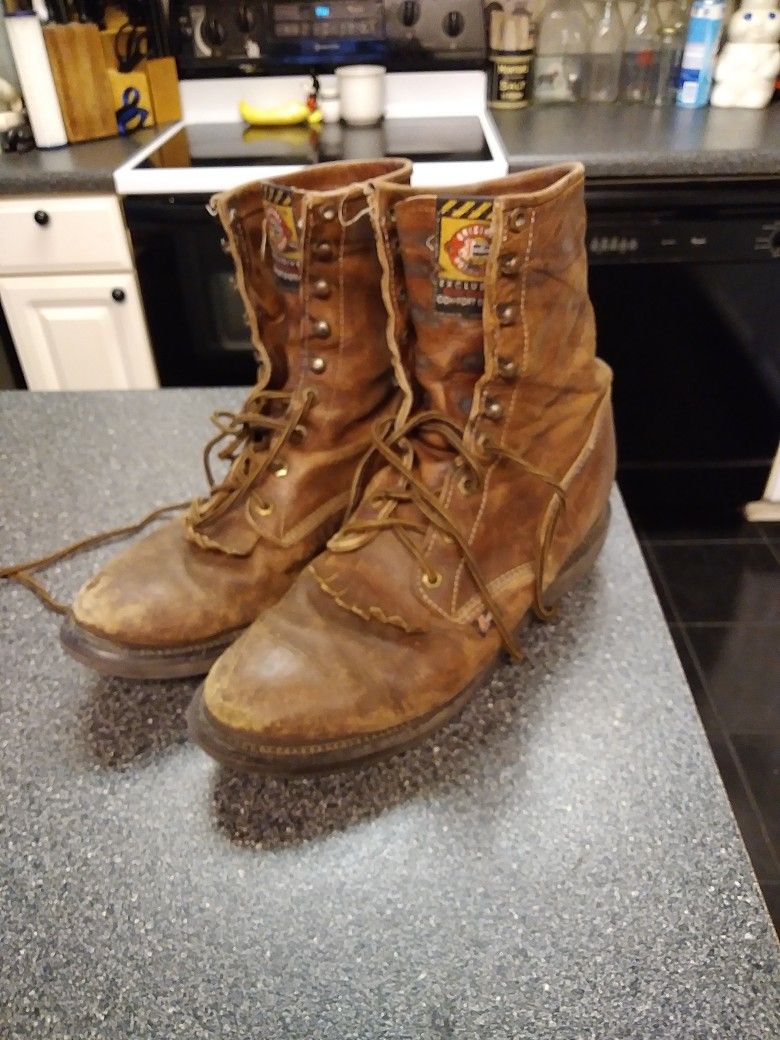 JUSTIN. WORK BOOTS  SIZE. 10.5  