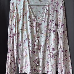 Como Vintage long-sleeve, floral-print, tie-front, V-neck blouse Size Medium