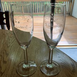 BRIDE AND GROOM CHAMPAGNE GLASSES 