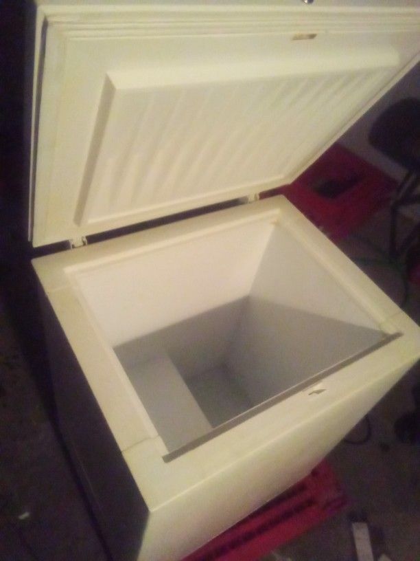 Frigidaire 5.0 Cu. Ft. Chest Freezer for Sale in Glendale, AZ OfferUp