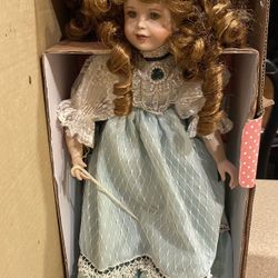 Collectable 1990’s Paradise Galleries “Shannon Of Emerald Isle” Porcelain Doll