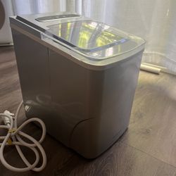 Insignia Counter Ice Maker