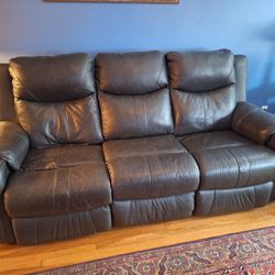 Beautiful Leather Dual-Sided Recliner Sofa