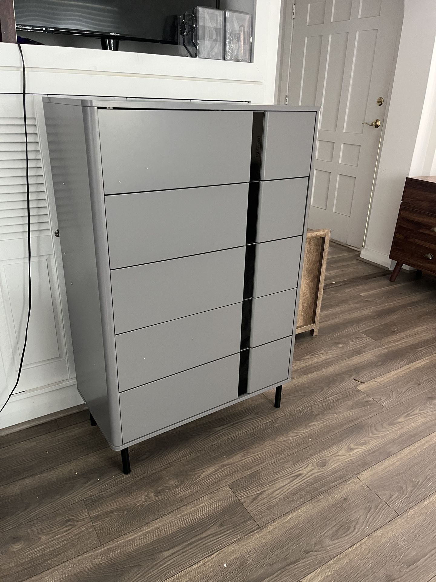 Modern 5 Drawer Dresser, 47.2" H Wooden Chest of Drawers with Metal