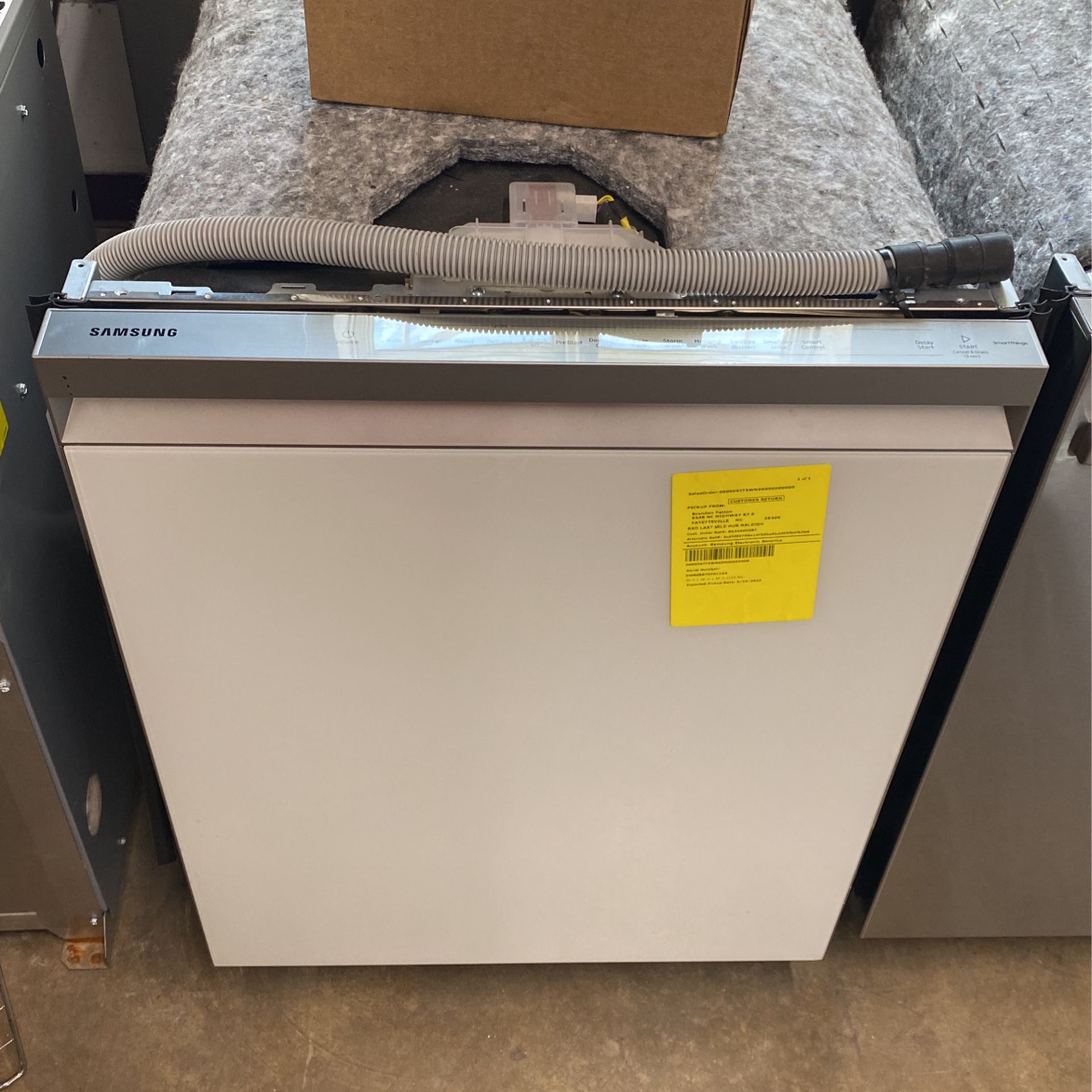 samsunng washer white color glass  no dents brand new