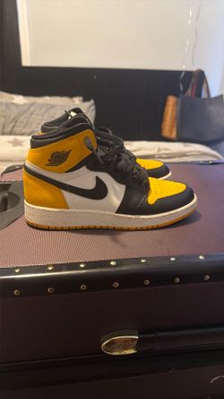 Nike/Jordan 1s Size 5