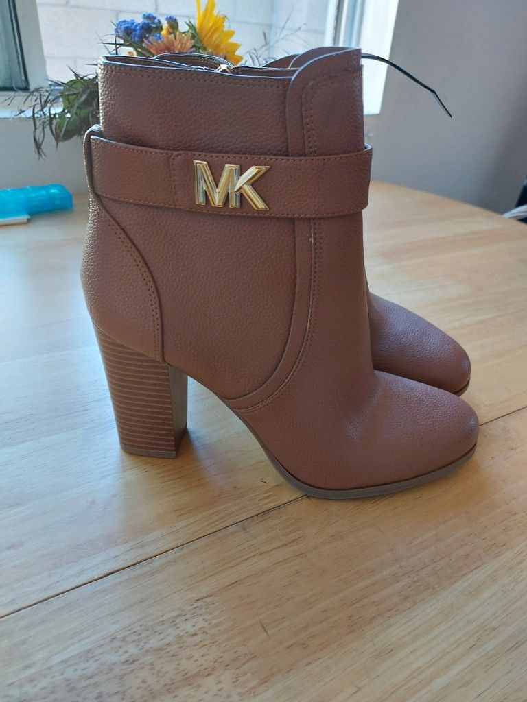 MK Boots New Size 7 Women's