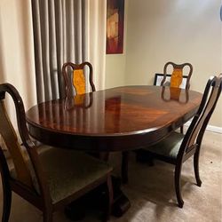 Solid Wood Dining Table Set – Oval – 4 Chairs – Traditional / Formal Dining Room