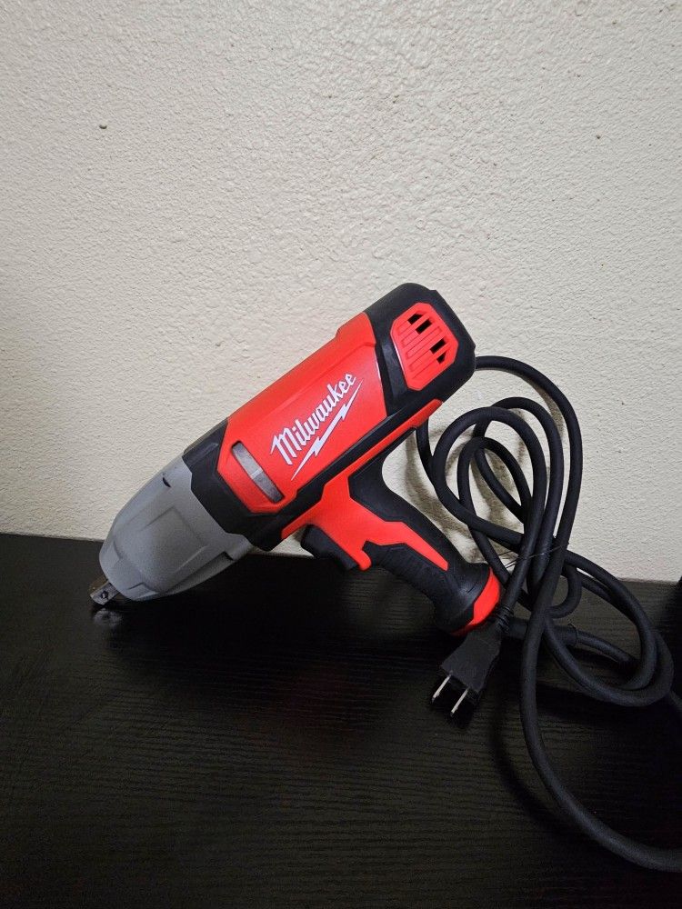 MILWAUKEE 1/2 IMPACT WRENCH CORDED