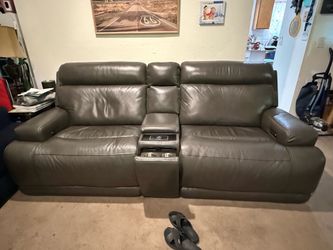 Oversized Power Reclining Leather Loveseat – Premium Features