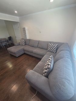 Benchcraft Birkdale Court 3 pc Sectional with Chaise