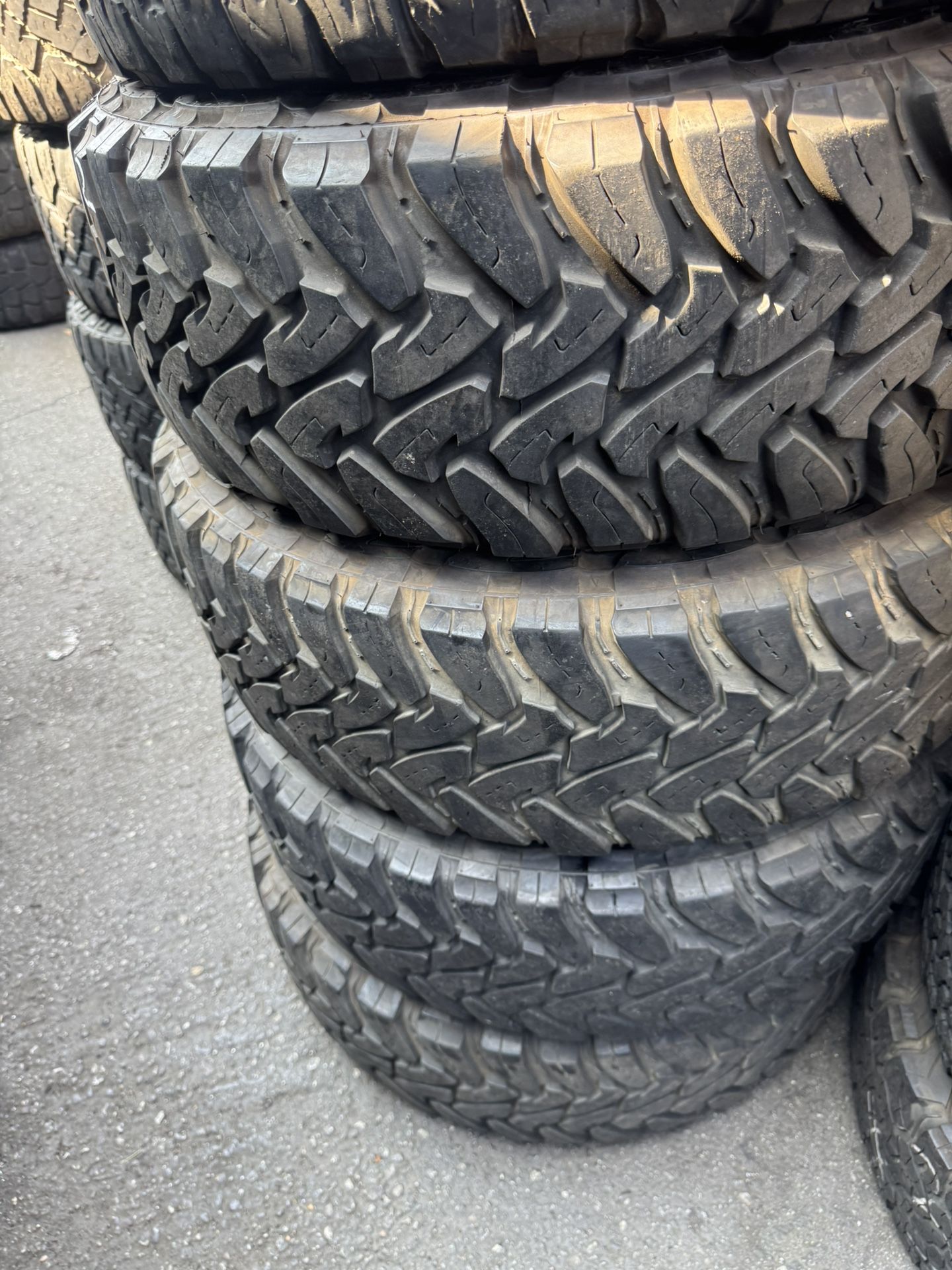 275/70r18 Toyo MT Tires En Excelentes Condiciones De Vida Las 4 