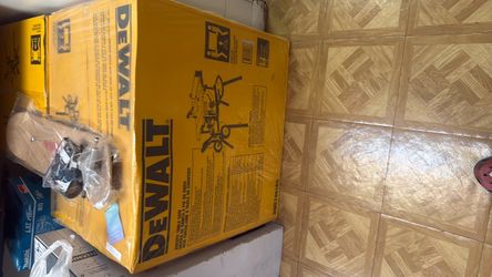 Dewalt  10-inch jobsite table saw with rolling stand