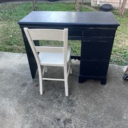 Used Desk N Chair Needs Knobs