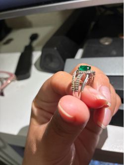 Emerald sterling silver ring