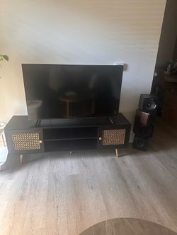 50 “ Smart Tv & TV Stand