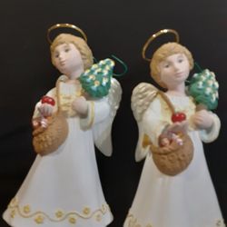Lot of 2 Hallmark Angels Keepsake Ornament Christmas Visitors #2 ladene. 1996
