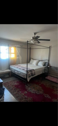 King bed frame !