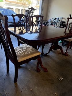 Beautiful Mahogany Dining Table with 4 Chairs – Elegance & Quality Extendable table
