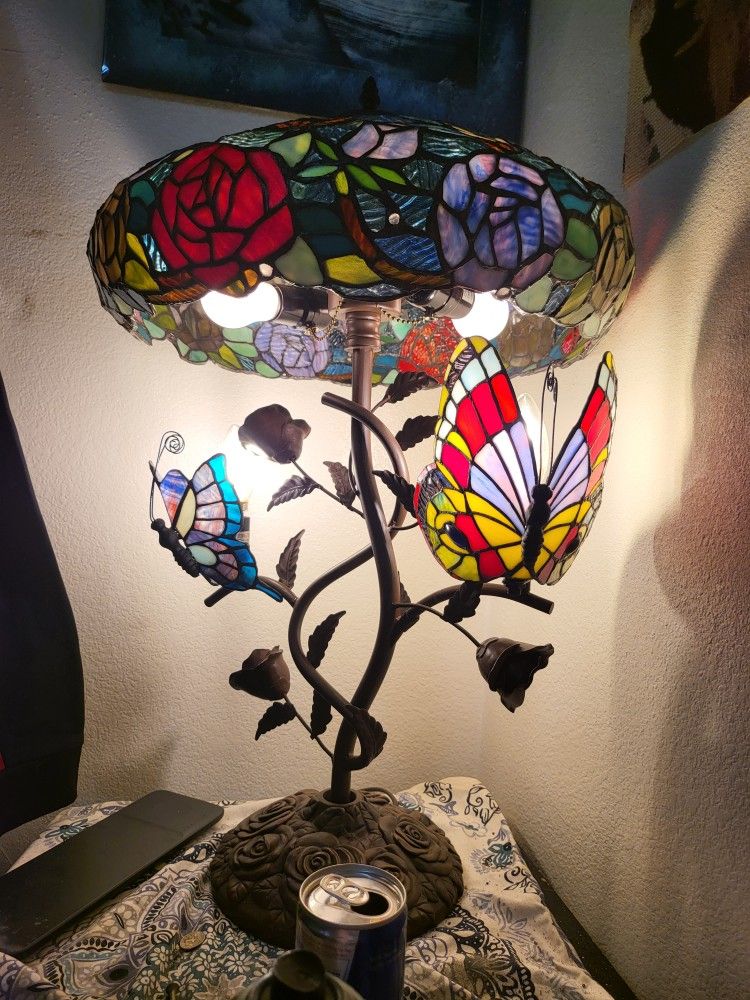 antique butterfly lamp Has all stained glass it's a tiffany style lamp