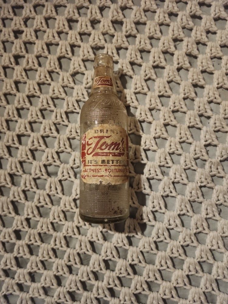 12oz. Tom's Beverage Hartness Bottling Co. Spartanburg, SC