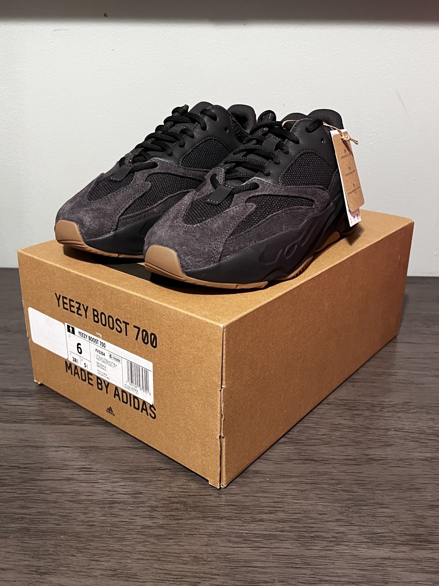YEEZY 700 UTILITY BLACK BOOST / SIZE 6 MEN / BRAND NEW / NWT / DEADSTOCK -  joarbit.com