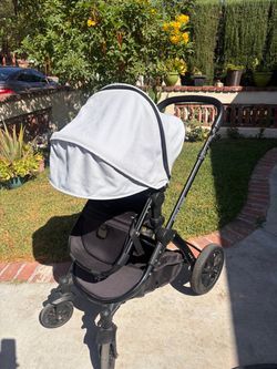 BabyRoues stroller with bassinet attachment