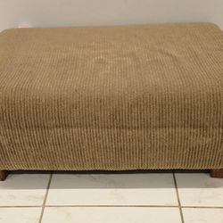 OTTOMAN 44Lx28Wx17H $15