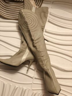 Knee length Boots with warm lining, high heel, Basilia Size 39, Beige with zipper Brand New $70