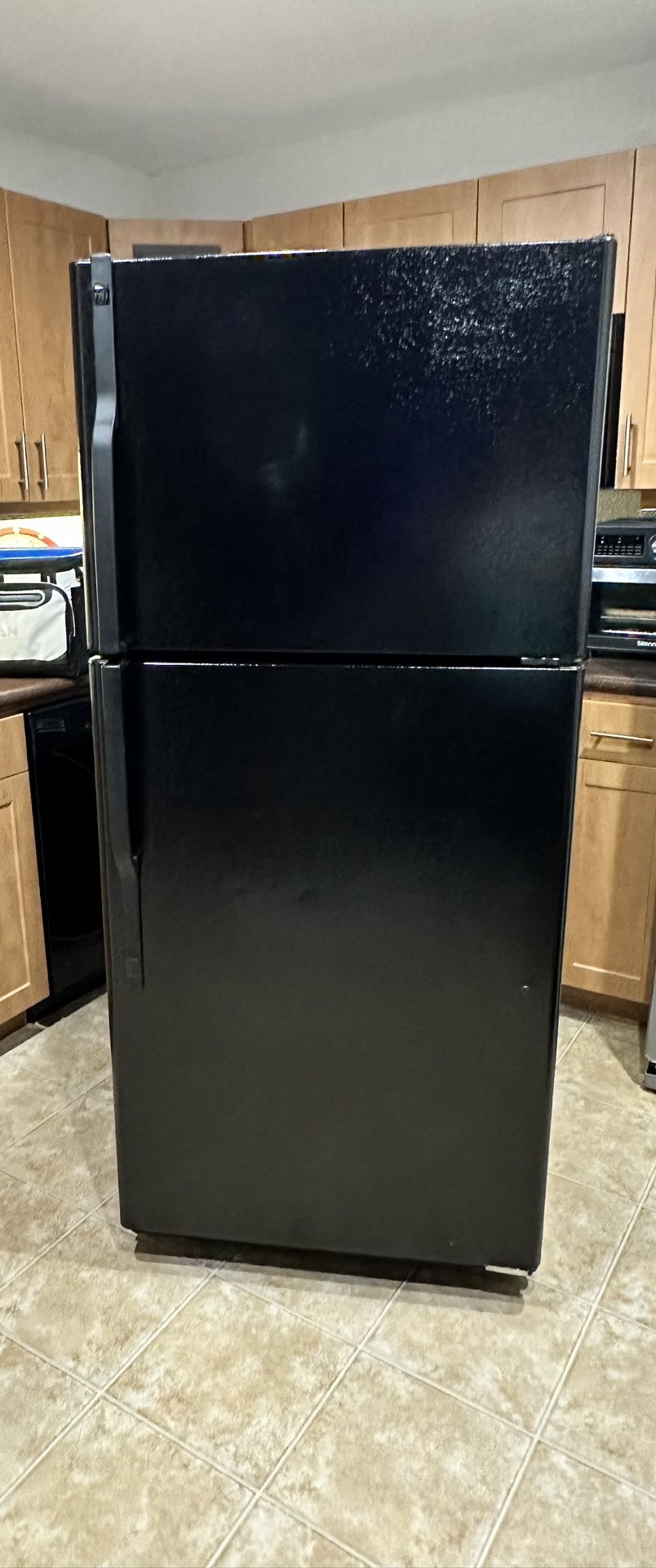 GE Black Refrigerator (Top Freezer) w/Ice Maker WORKS GREAT!
