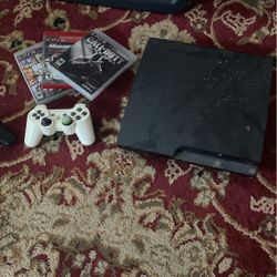 ps3 +2 working controllers +3 games