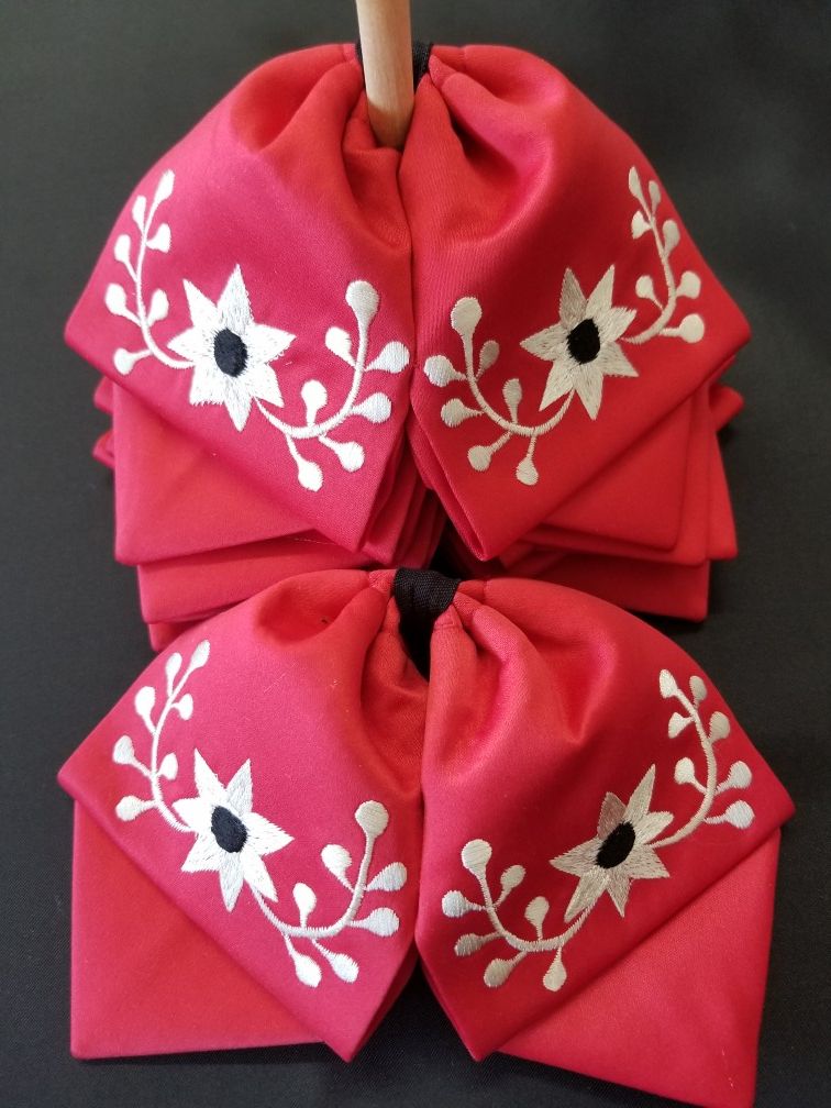 Moños bordados de mariachi o charros