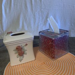 2 Attractive Tissue Holders