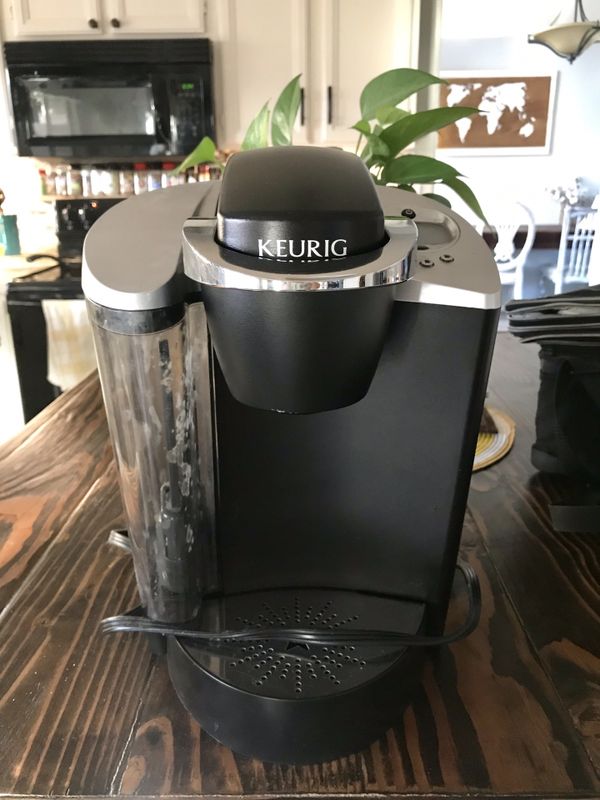 Keurig single cup coffee maker K60 model for Sale in Peoria, AZ OfferUp