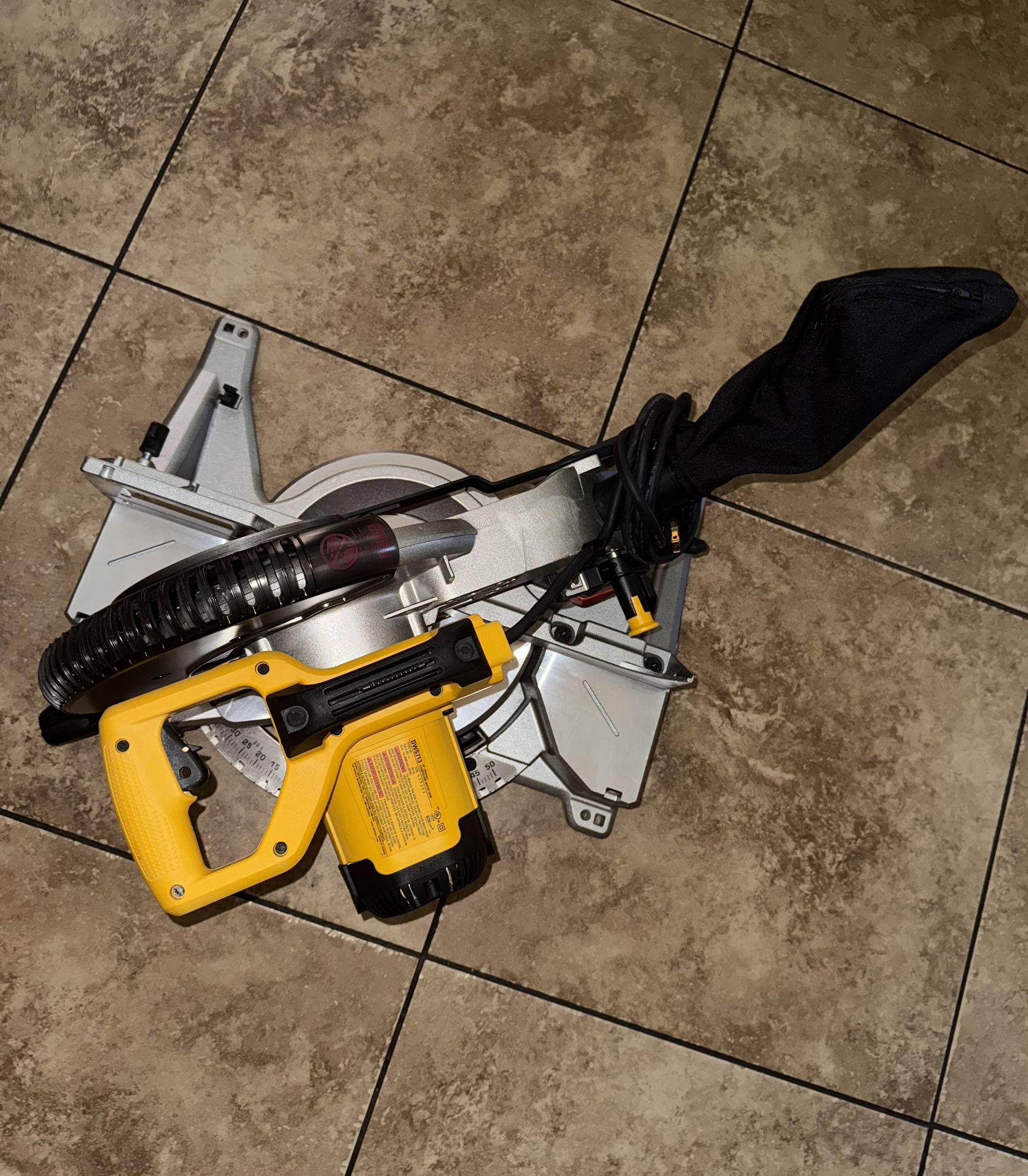 DEWALT 15 Amp Corded 10 in. Compound Single Bevel Miter Saw