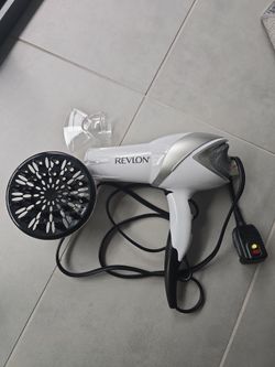 Revlon Hair Dryer with Attachments – Excellent Condition
