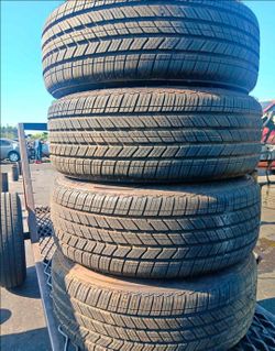 225 50 18 Bridgestone tires Con 80% de Vida Las 4