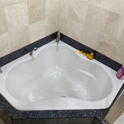 Kohler Corner Drop in Whirlpool Bathtub With Jets