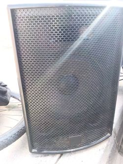 Yorkville Elite Series (such as the EF15P or EL15P) powered PA speaker