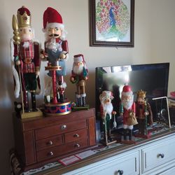6 Nutcrackers