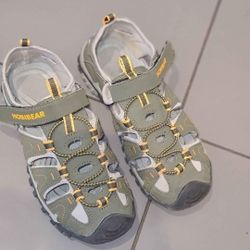 Boys Sandals Size 5 / 5.5 Used In Excellent Condition 