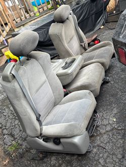 2003 ford f-350 front seats and center console $150