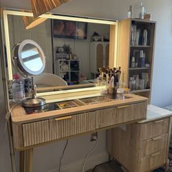 Makeup vanity