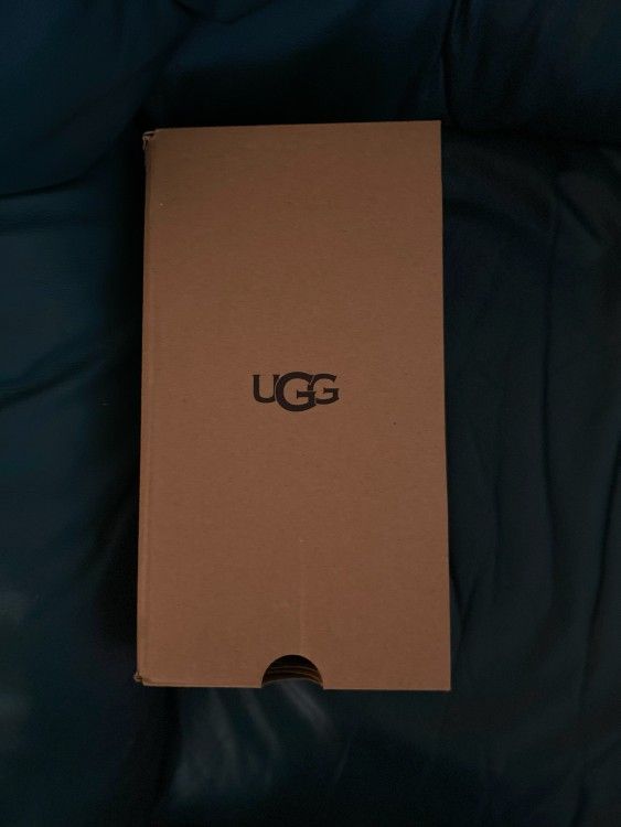 Brand New Size 5 Uggs Fur Slippers