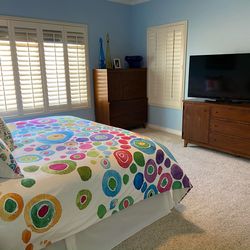 Broyhill bedroom set